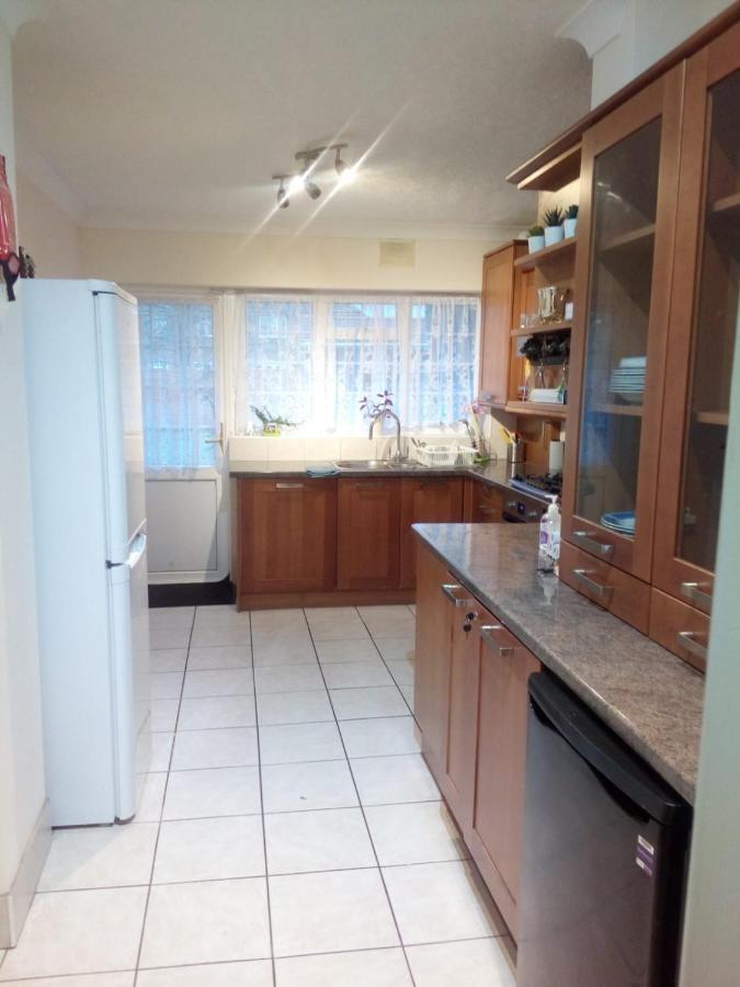 1St Gold Accommodation Айслворт Екстер'єр фото