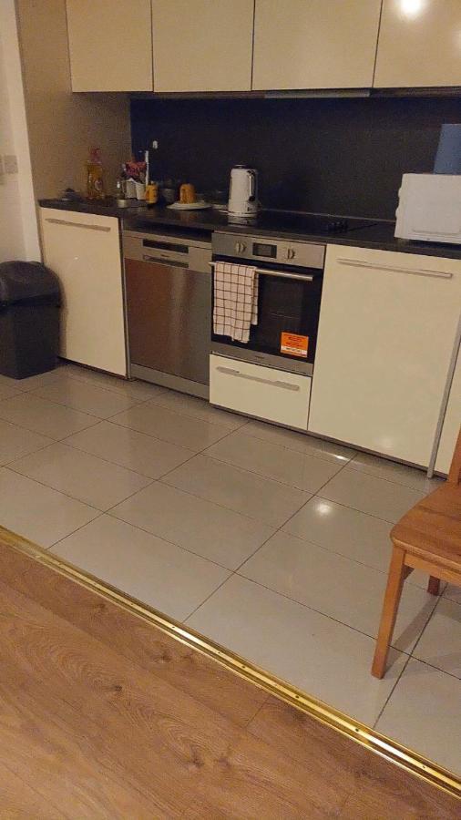 1St Gold Accommodation Айслворт Екстер'єр фото